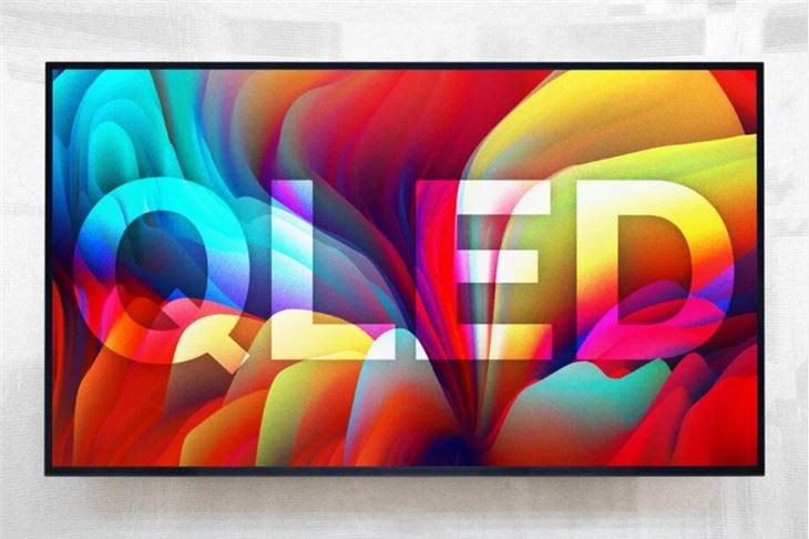 32 inches QLED display